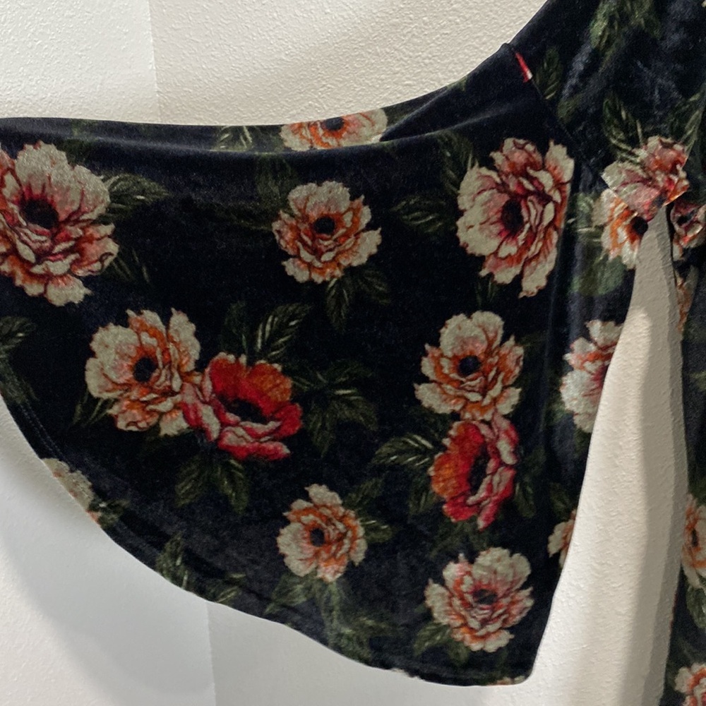Torrid Floral Print Velvet Off Shoulder Bell Sleeve Top - Picture 4 of 10